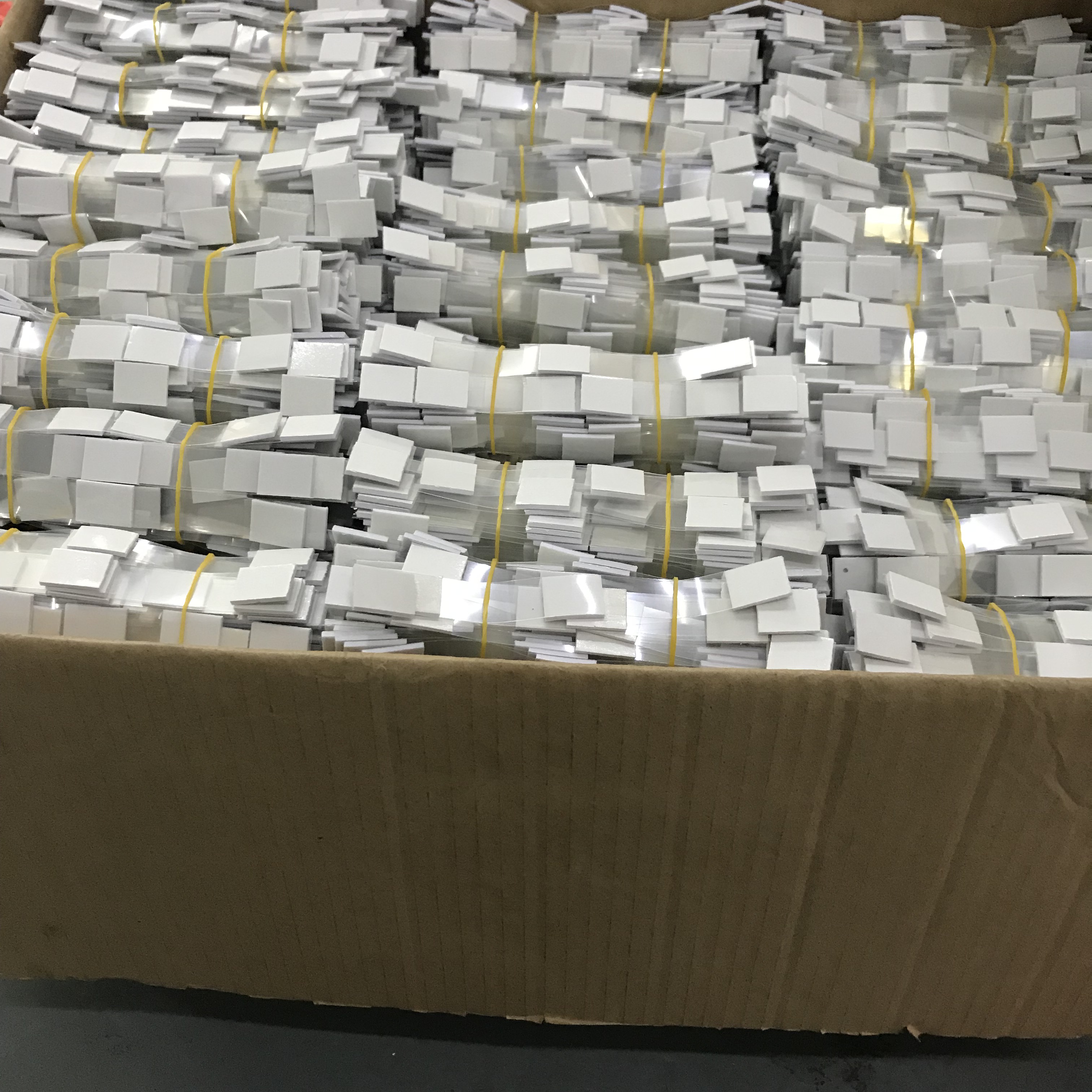 現(xiàn)貨供應(yīng)PET條 超市*跳跳卡 柜臺(tái)展示條 透明條 可定制 跳跳卡膠片