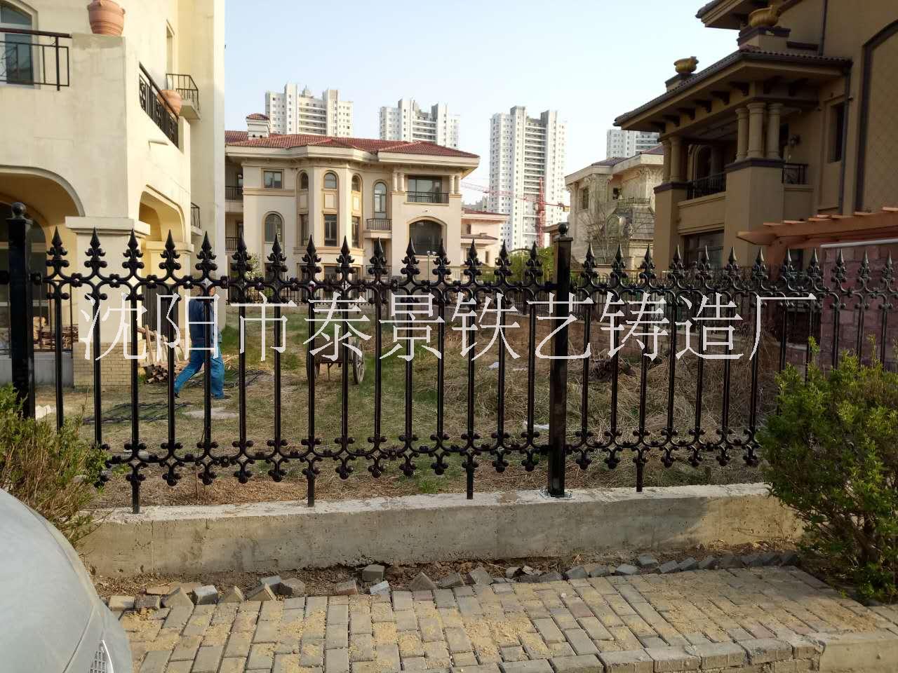沈陽圍墻鐵藝護欄/沈陽圍墻鐵藝柵欄/沈陽鑄鐵圍墻護欄