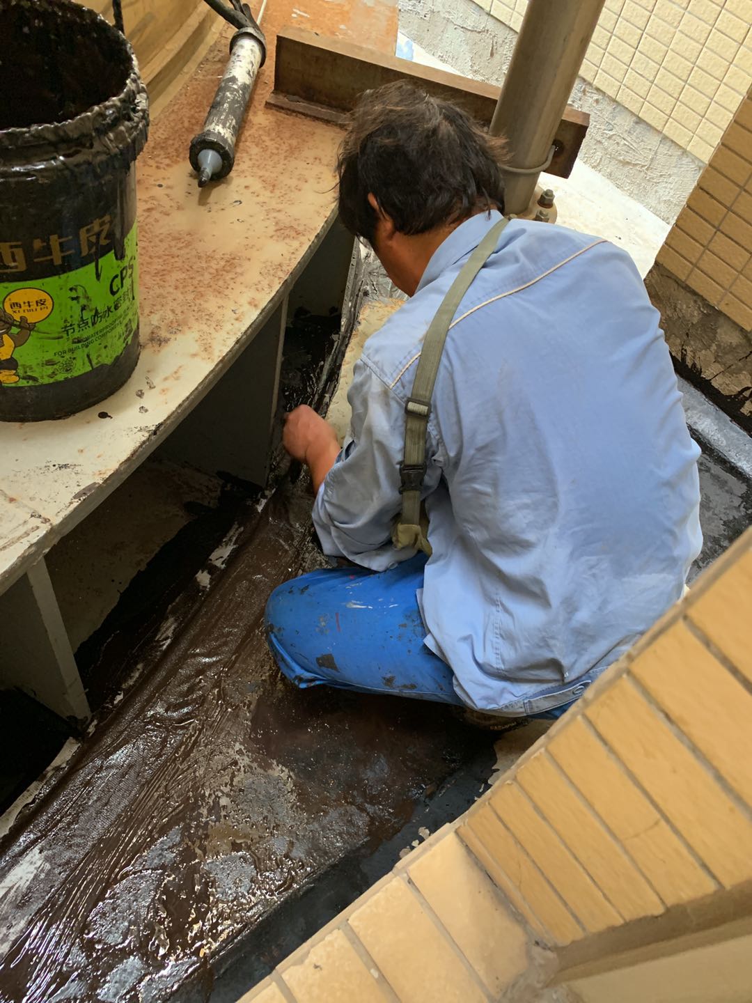 衛(wèi)生間漏水到樓下怎么辦？防水補漏衛(wèi)生間不想砸地板磚，陽臺、露臺、廚房、飄窗等防水補漏