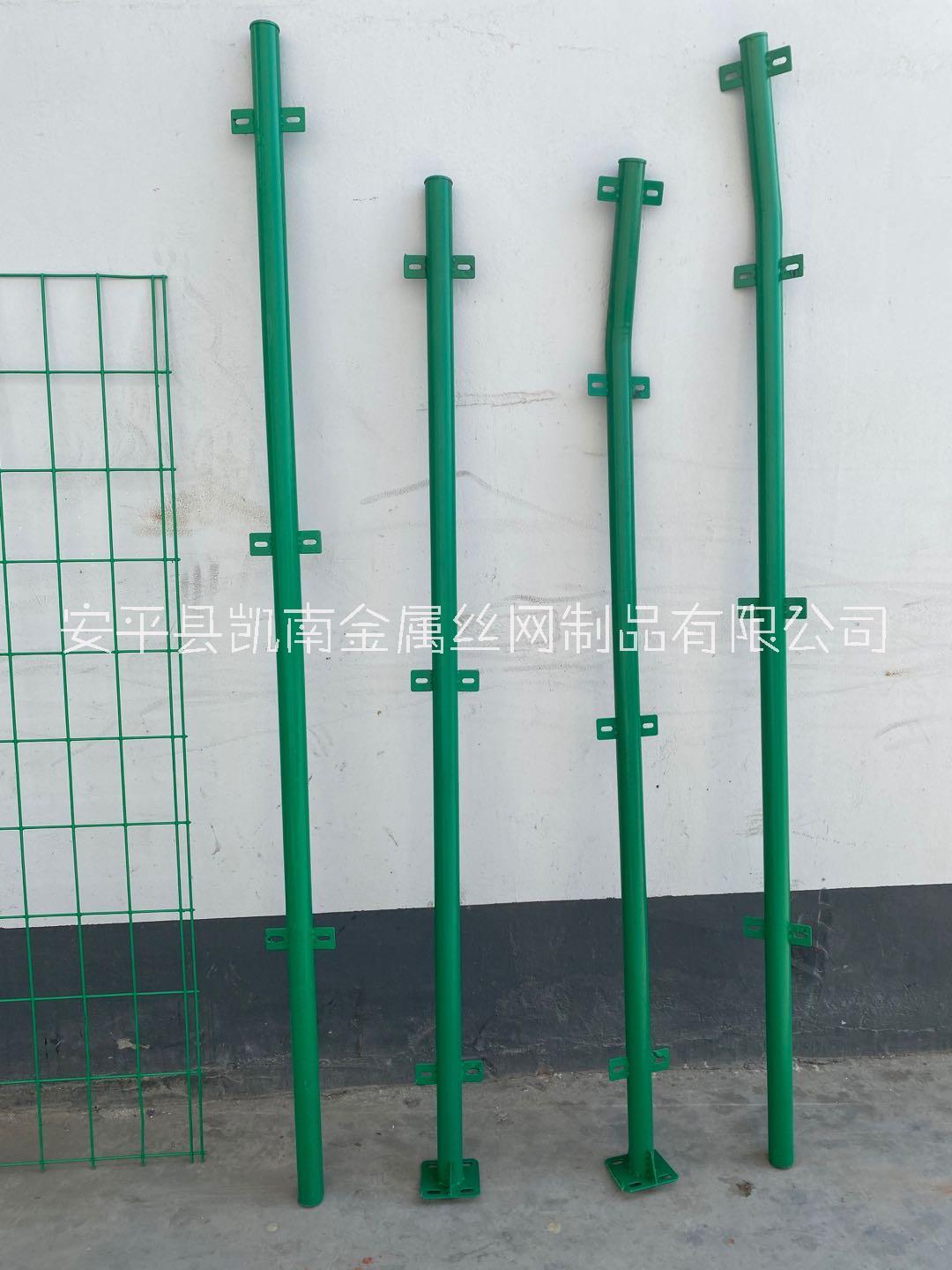 養(yǎng)雞鴨鐵絲網(wǎng)|養(yǎng)殖網(wǎng)護(hù)欄網(wǎng)|雙邊絲護(hù)欄網(wǎng)|鐵絲網(wǎng)護(hù)欄網(wǎng)