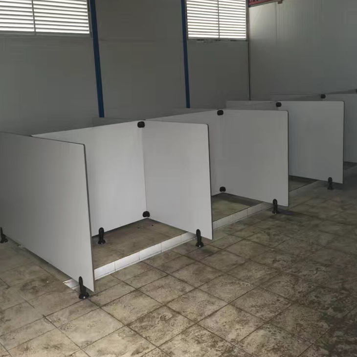 衛(wèi)生間隔斷 廣東工地廁所隔板哪家好 臨時(shí)場(chǎng)所衛(wèi)生間 三聚胺板