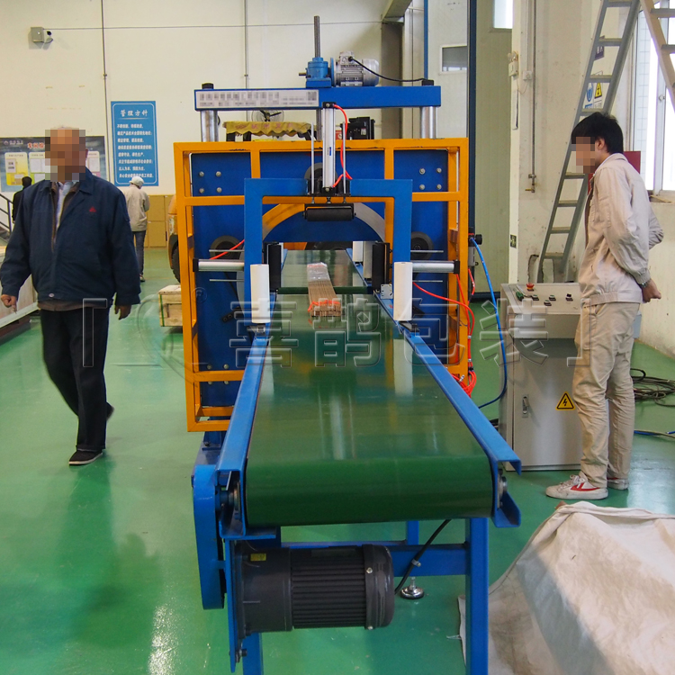 山東板材纏繞包裝機(jī)型材自動(dòng)纏膜機(jī)實(shí)現(xiàn)包裝不費(fèi)力