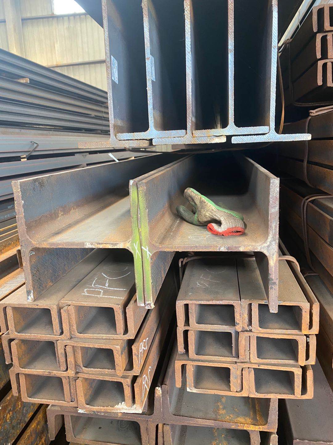 英標(biāo)H型鋼UB203-UB1016（EN10034執(zhí)行標(biāo)準(zhǔn)）規(guī)格表