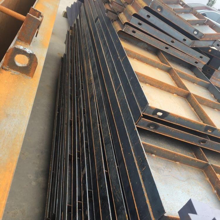 馳躍現(xiàn)澆防撞墻模具 高鐵AB防撞墻 加工供應(yīng)廠(chǎng)家