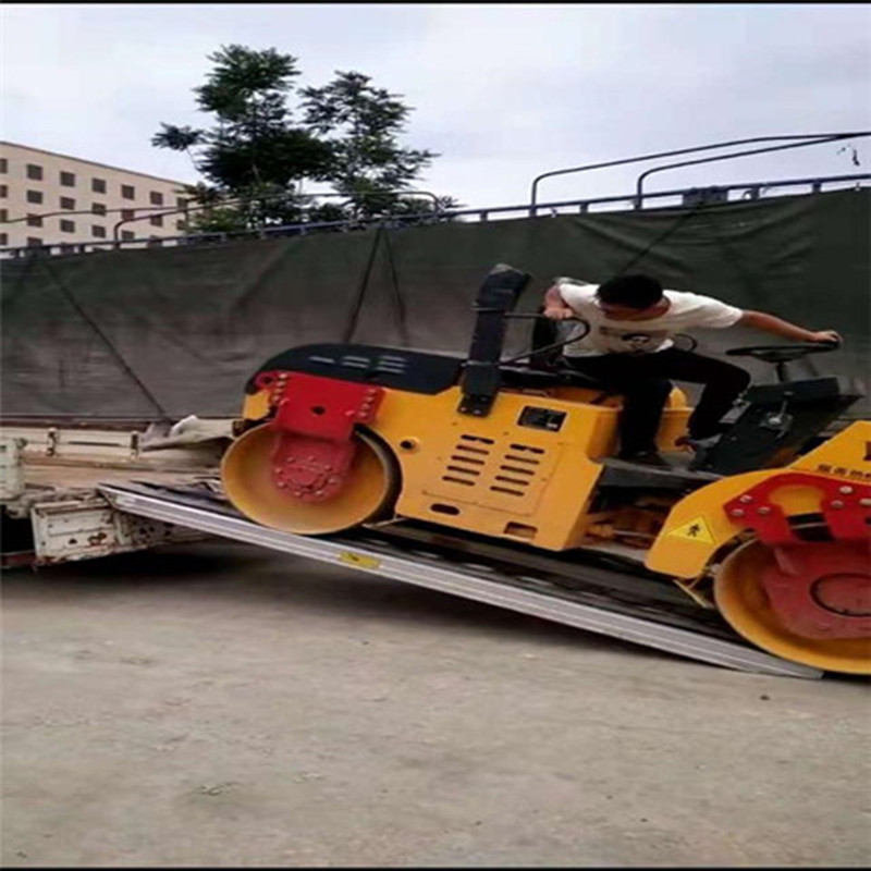 久達(dá)大象牌4.2米輪履式機(jī)械用強(qiáng)度叉車鋁爬梯