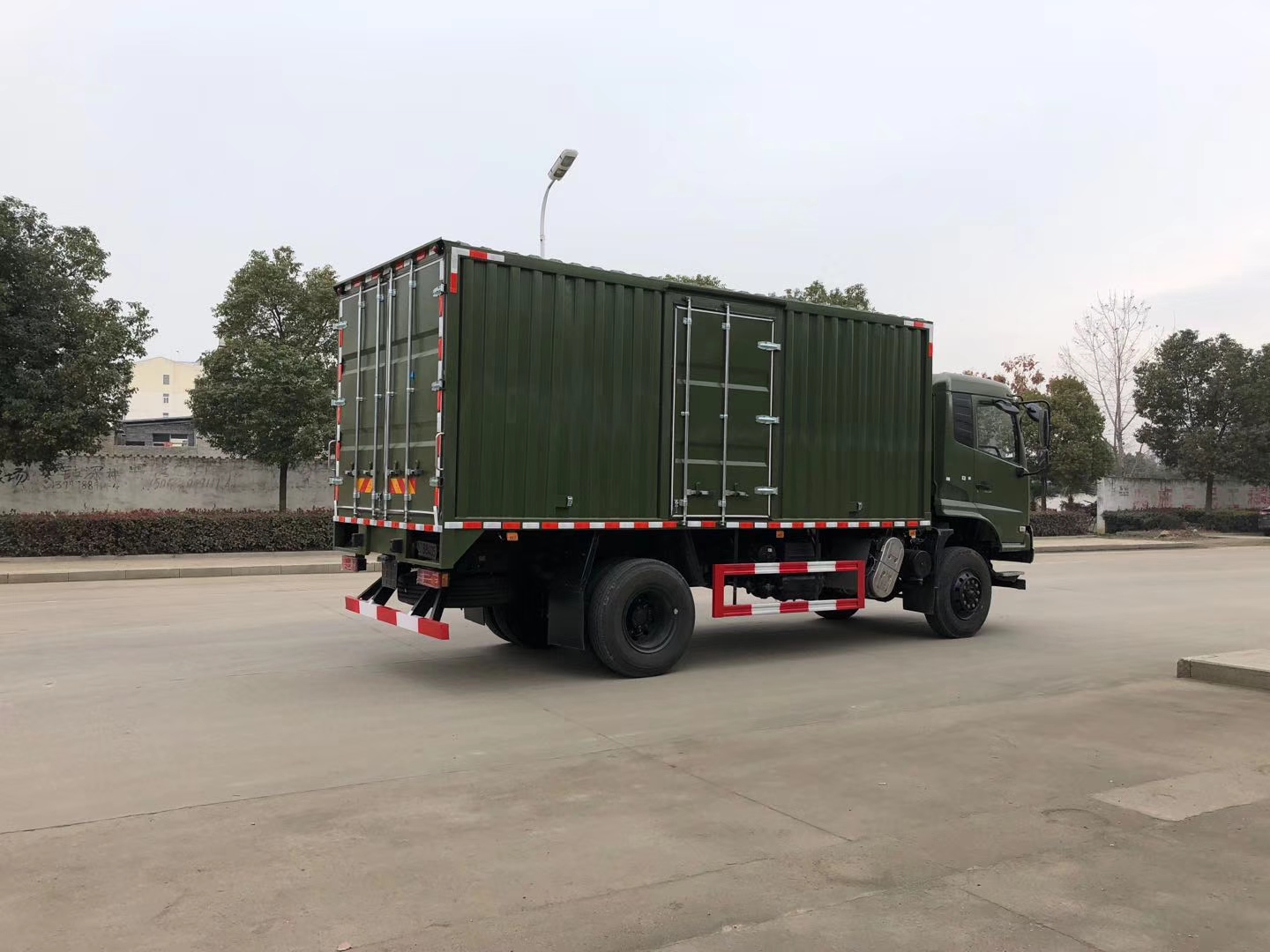 東風國六排放四驅(qū)越野廂式運輸車 東風國六排四驅(qū)越野廂式運輸車