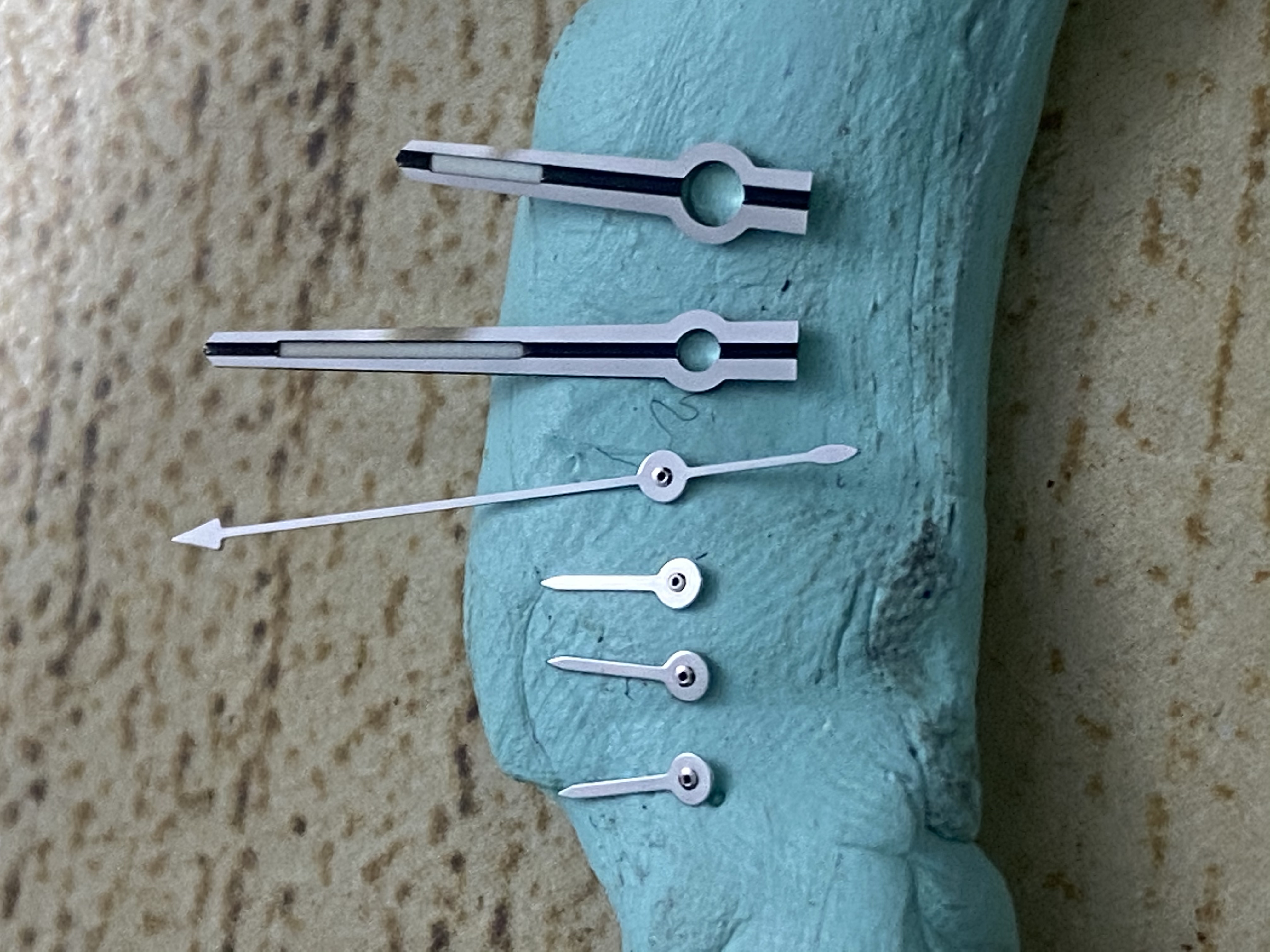 表針供應(yīng)   迪通拿4130原裝 品質(zhì)表針供應(yīng) 超級藍(lán)夜光 白金電鍍 廣州表針供應(yīng)