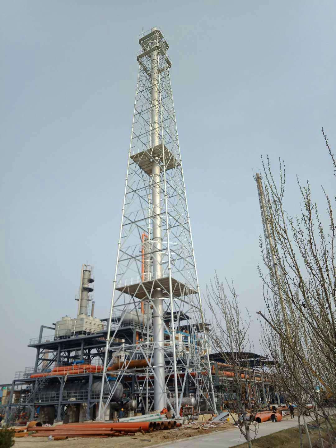 鋼制四角煙囪塔架-天信塔業(yè)-廠家直銷