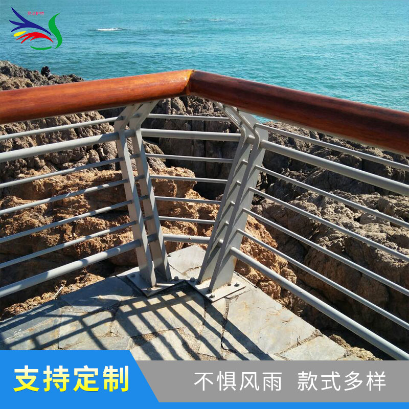 202復(fù)合管道路隔離護(hù)欄廠家直銷、價格、供應(yīng)商【聊城市亮潔不銹鋼制品有限公司 】