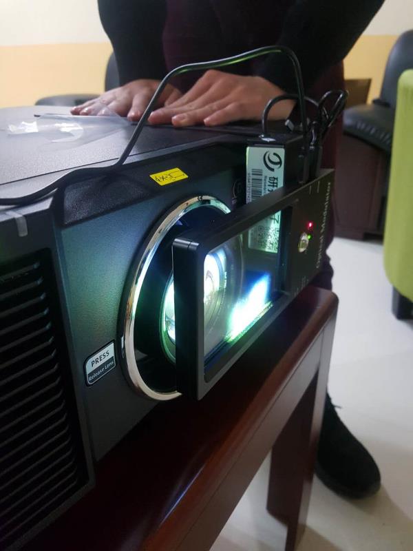 一臺投影機能做單機被動3D嗎  投影3D設備