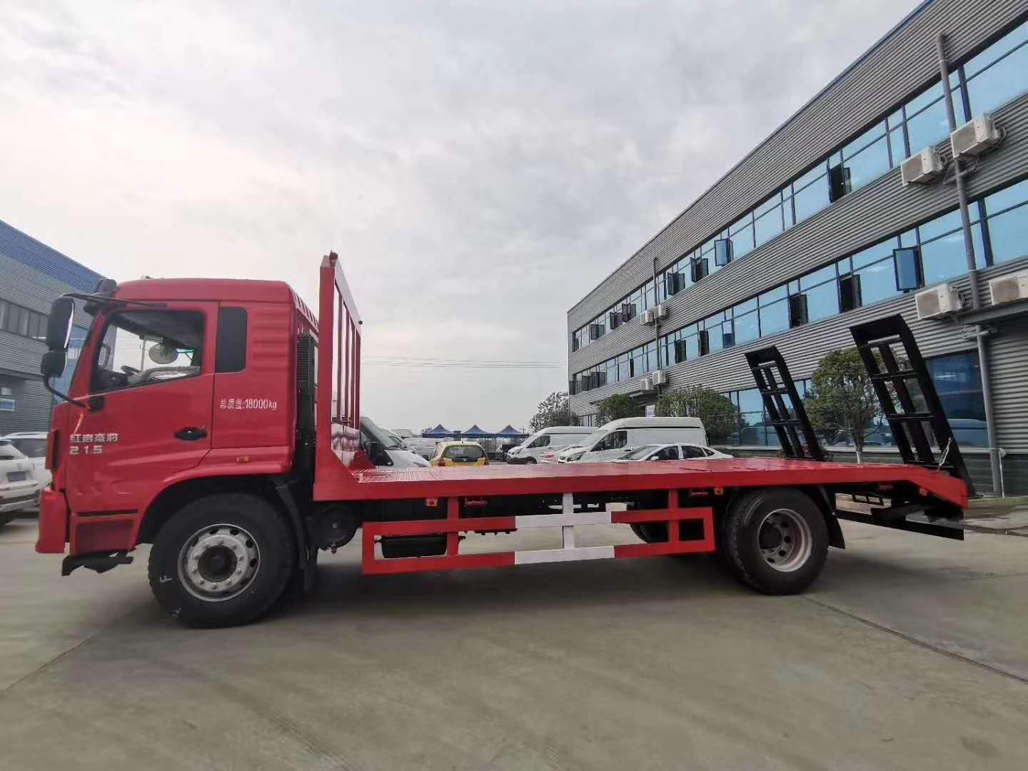 程力供應(yīng)-上汽紅巖單橋平板車-供應(yīng)批發(fā)商-湖北程力專用汽車股份有限公司