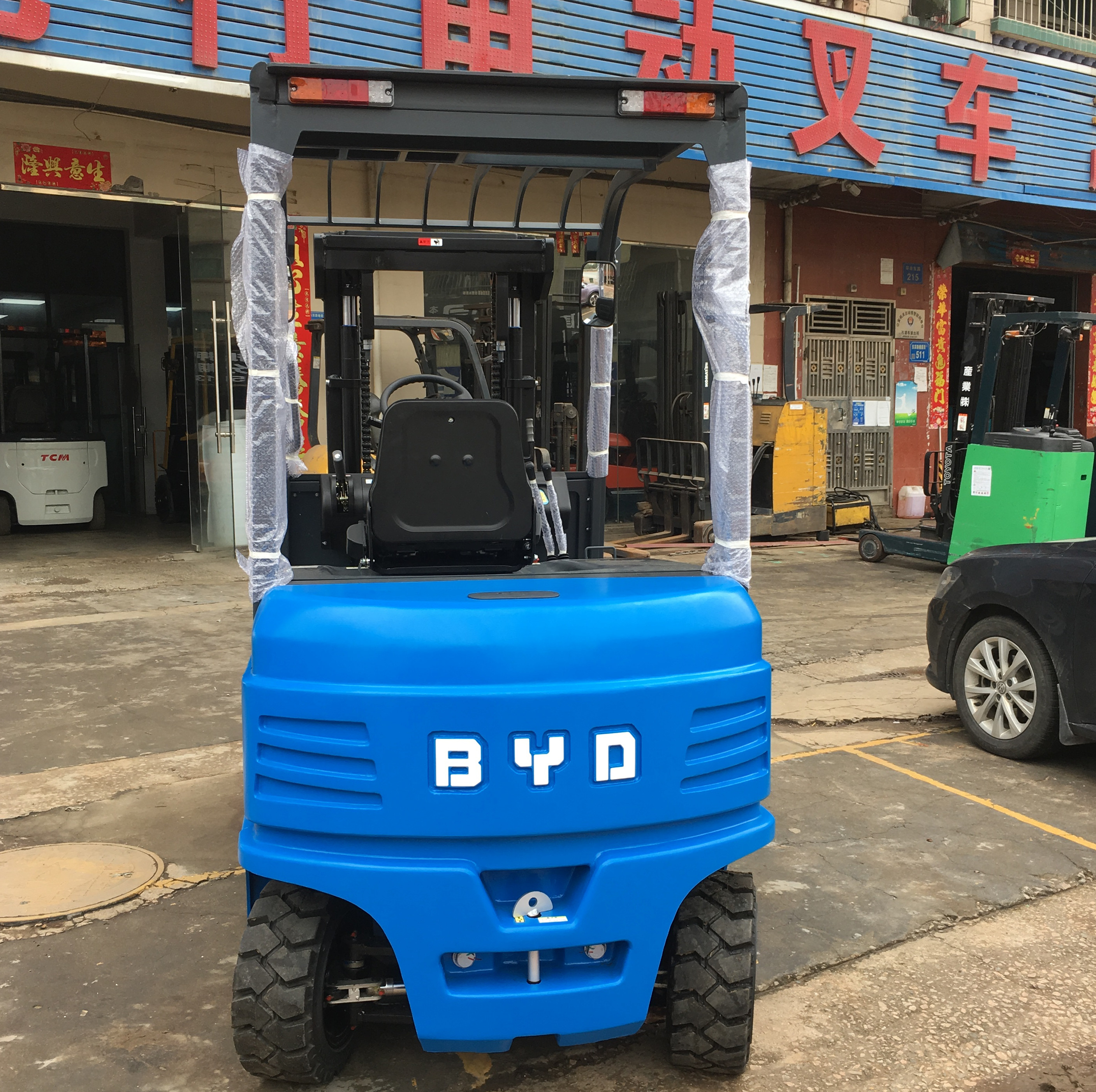 比亞迪免維護(hù)鋰電池電動(dòng)叉車