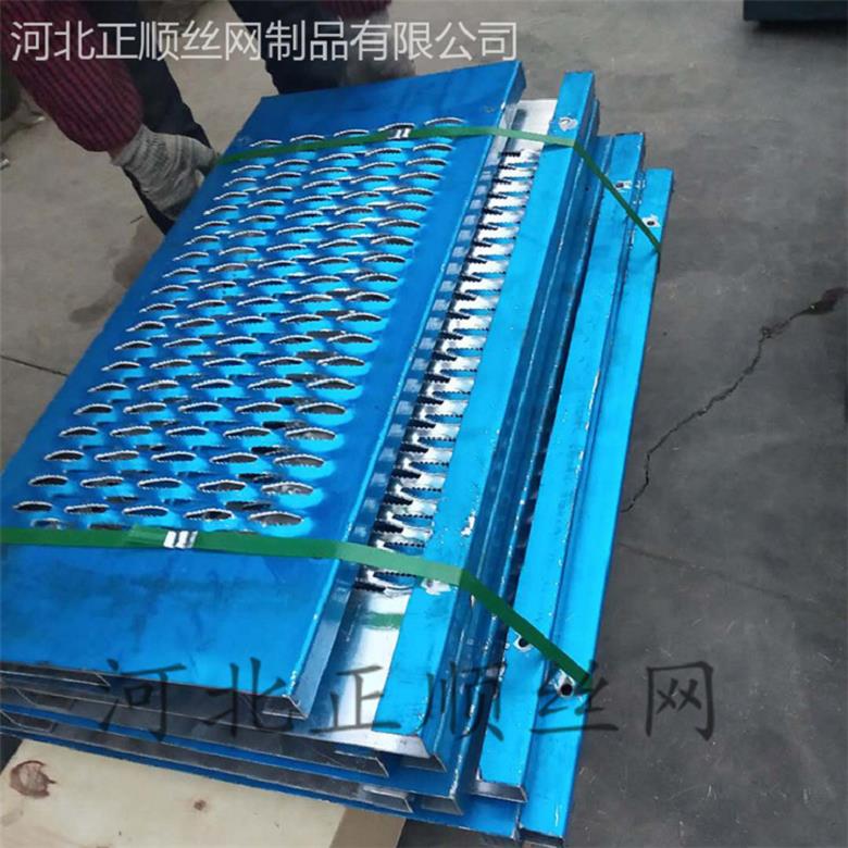 凸起腳踏板廠家直銷 齒形防滑板供應(yīng) 不銹鋼踏步板批發(fā)