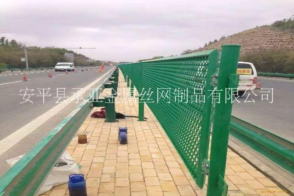 承亞框架防眩網(wǎng)，防眩網(wǎng)直銷，高速公路防眩網(wǎng)生產(chǎn)施工單位直銷 高速公路隔離柵
