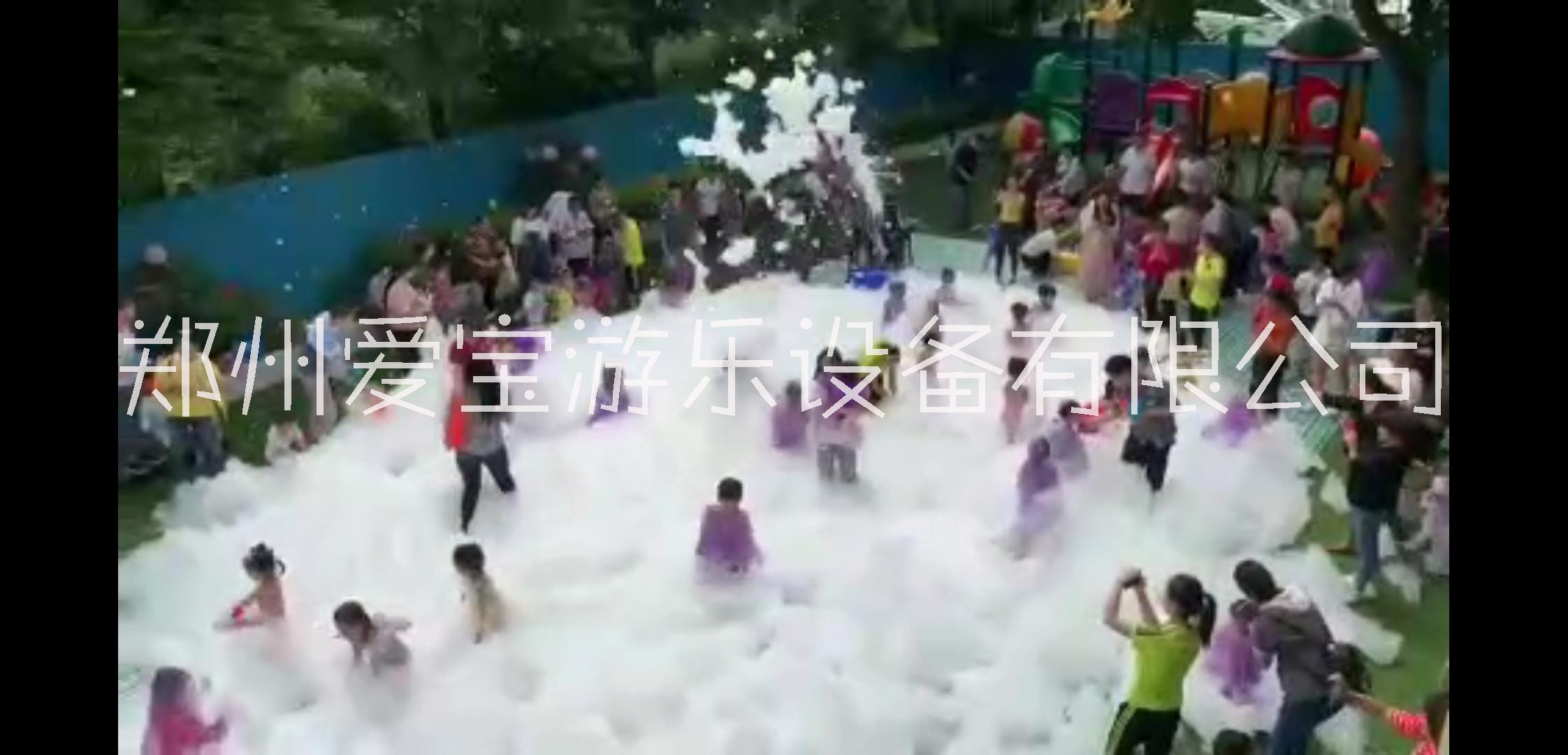 愛寶游樂廠家直銷網(wǎng)紅秋千網(wǎng)紅橋蹦蹦云沙窩蹦床游樂設備