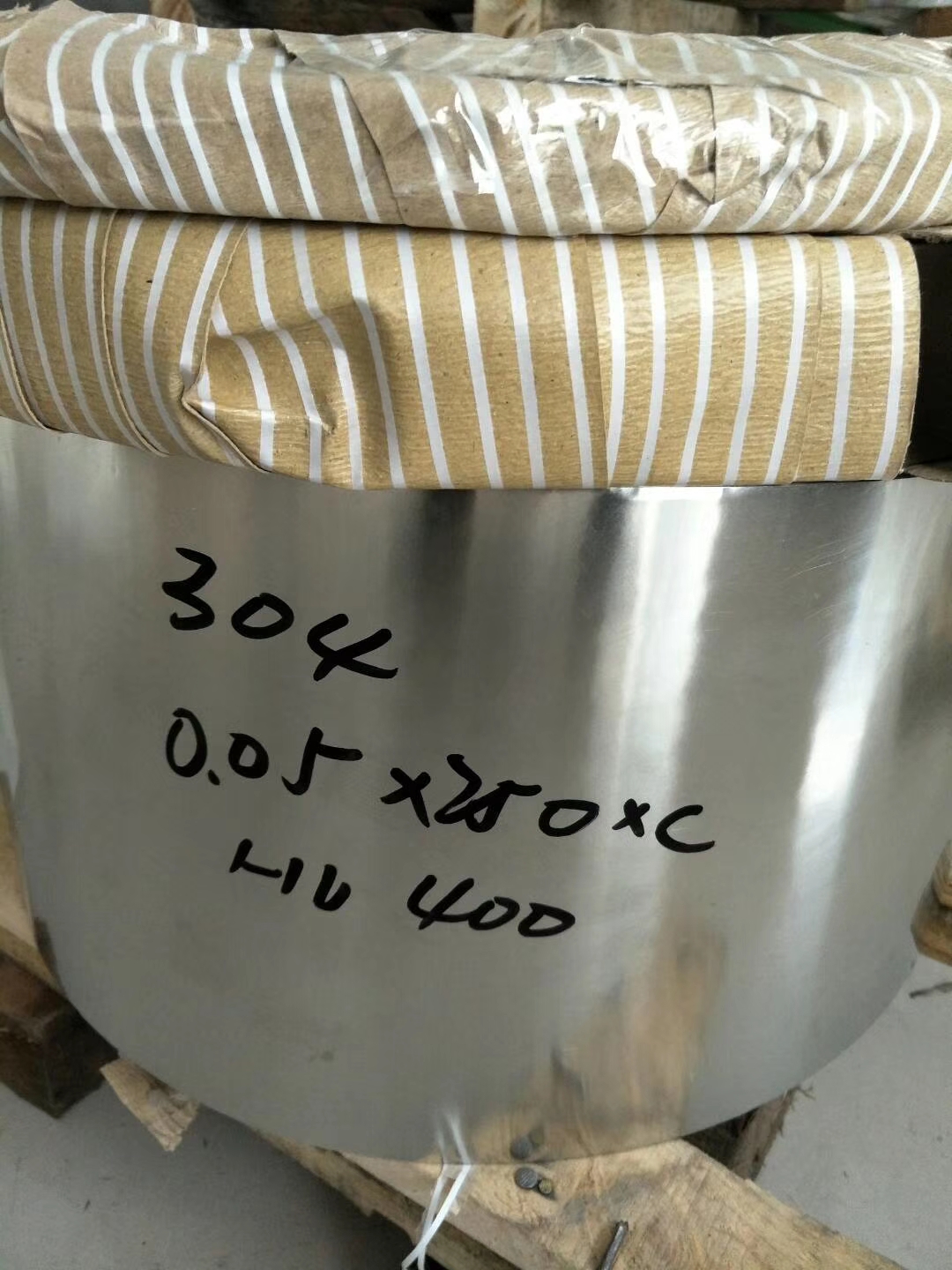 301不銹鋼鋼帶 301硬態(tài)不銹鋼鋼帶 301精密鋼帶 超薄鋼帶 0.03不銹鋼鋼帶哪里有 精密鋼帶廠家 無錫精密鋼帶