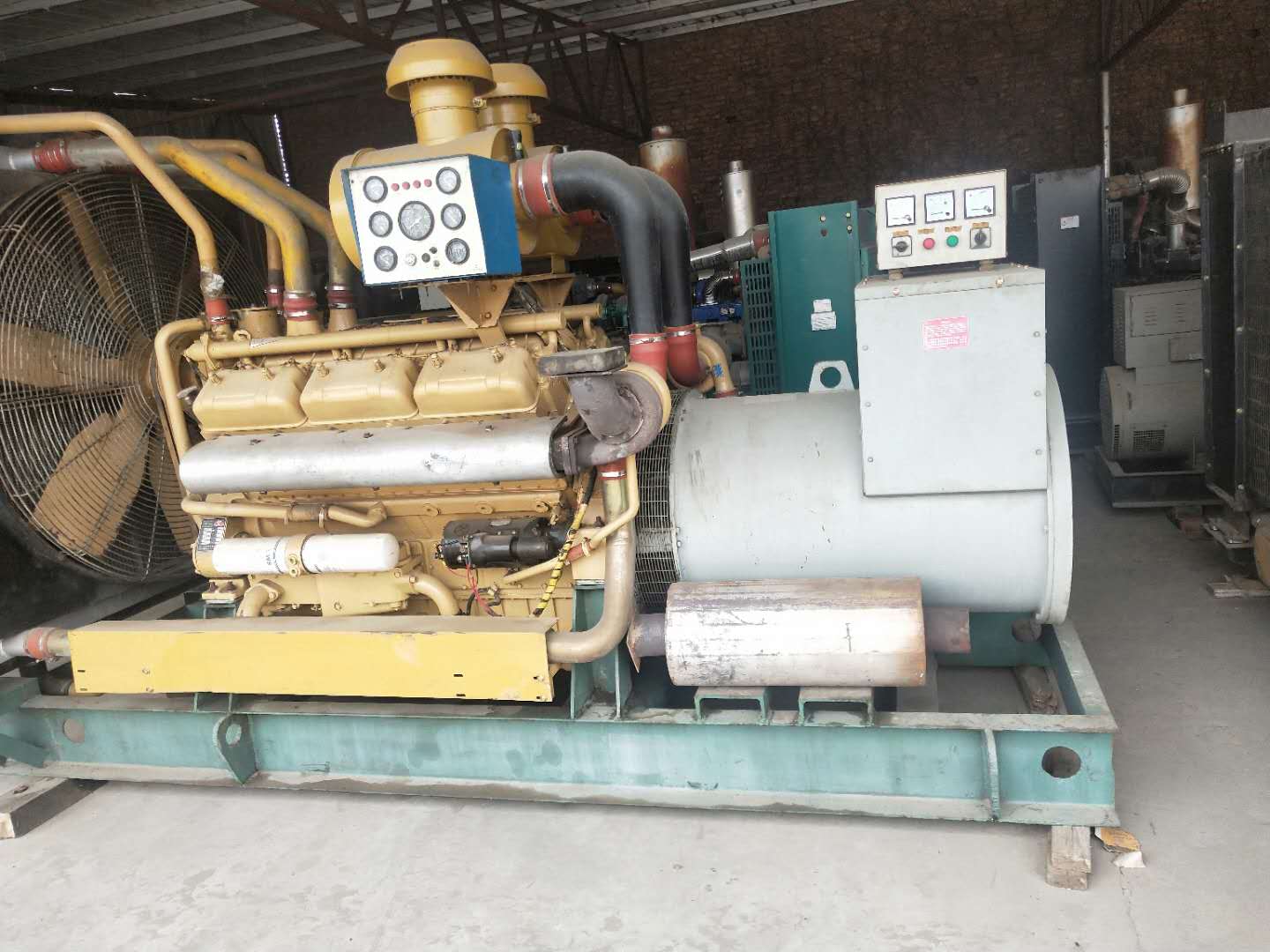 天津出售上柴400KW柴油發(fā)電機組上柴發(fā)電機二手柴油機二手發(fā)電機組