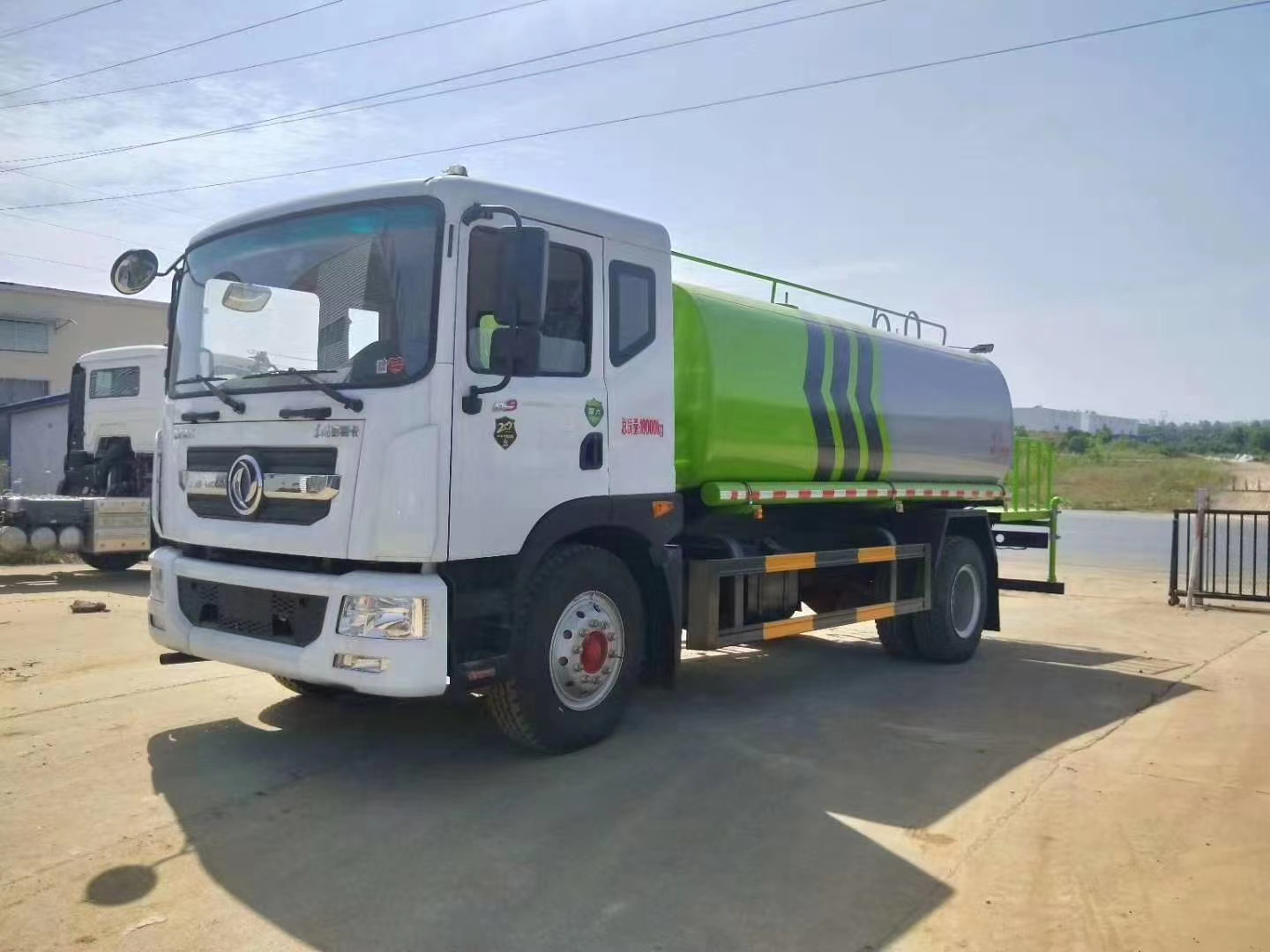 國六東風灑水車，園林綠化噴灑車