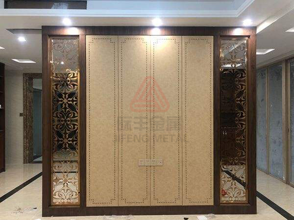 黑鈦不銹鋼屏風(fēng)隔斷  供應(yīng)鈦金不銹鋼屏風(fēng)隔斷 金屬屏風(fēng)鏤空花格來(lái)圖定制