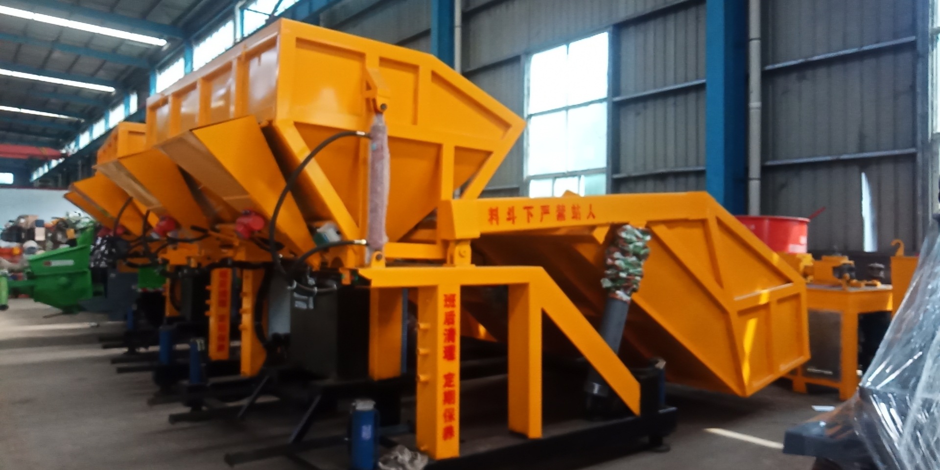 吊裝雙料斗噴漿車設(shè)計精巧適用噴漿車廠家浙江*