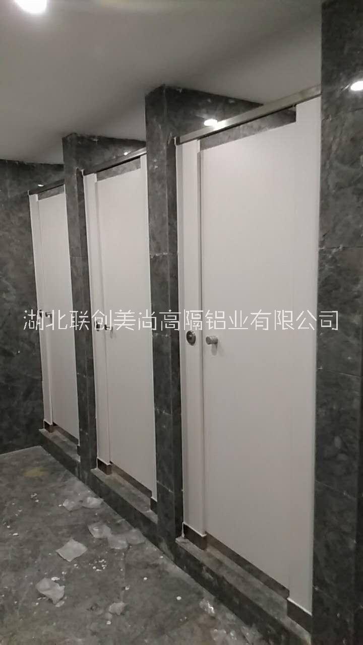 武漢生產(chǎn)衛(wèi)生間半墻隔斷門廠家直銷價格便宜 衛(wèi)生間半墻隔斷門多少錢