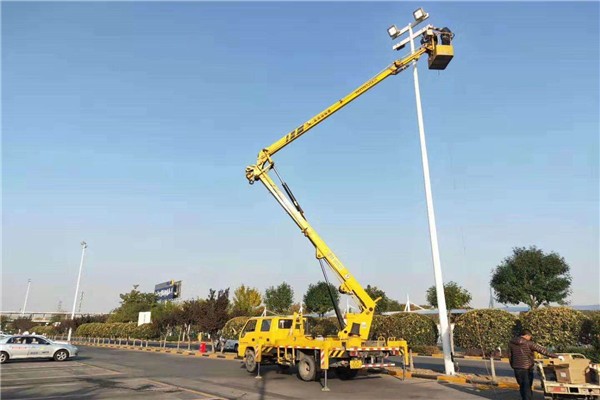 四川高空車曲臂車出租