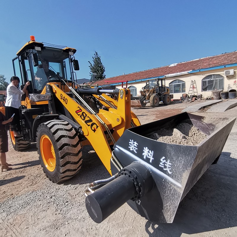 西安攪拌斗鏟車自行卸料滿斗容量混凝土裝載機(jī)