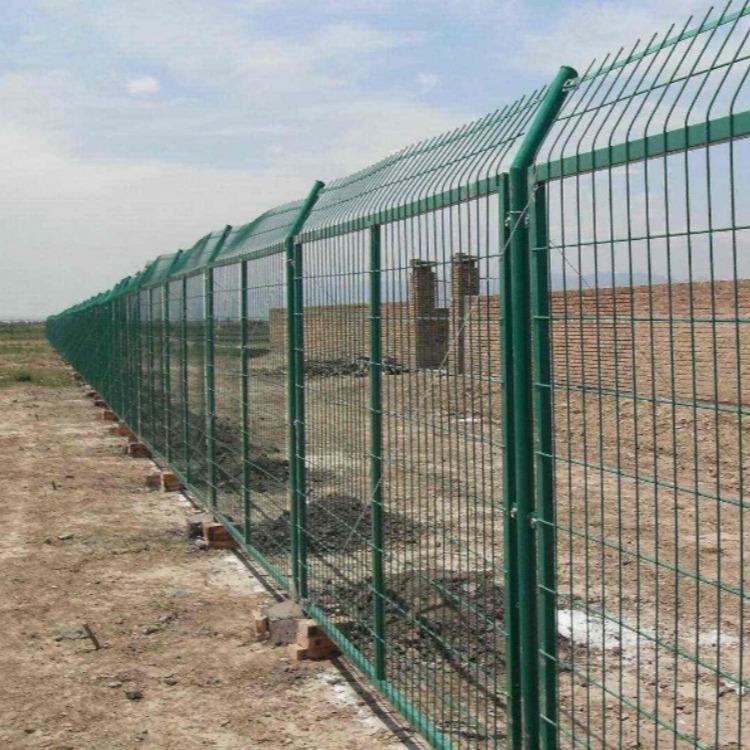 鐵路護(hù)欄網(wǎng) 護(hù)欄網(wǎng) 鐵絲網(wǎng)-馳寧絲網(wǎng)制品