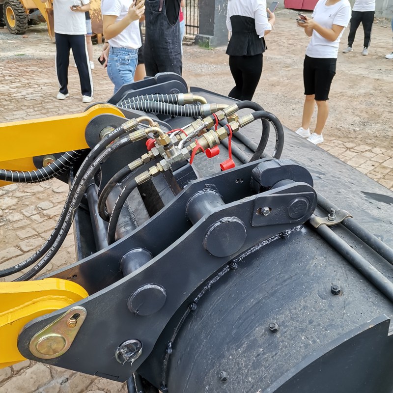 陜西混凝土攪拌斗精準(zhǔn)卸料下開口卸料攪拌斗裝載機(jī)
