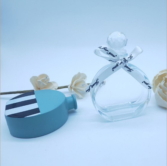 新款玻璃香薰瓶半圓透明卡口精白香薰瓶子玻璃球高分子100ml玻瓶