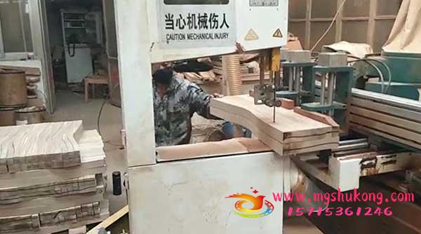 帶鋸機 山東華洲數(shù)控帶鋸機廠家 定制帶鋸機可切割瓦楞紙貓抓板 線鋸機