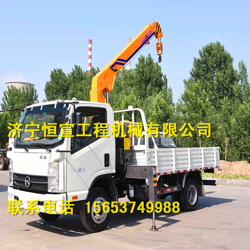 濟寧3.2噸凱馬白色吊運工程隨車吊 液壓汽車底盤隨車吊廠家直銷