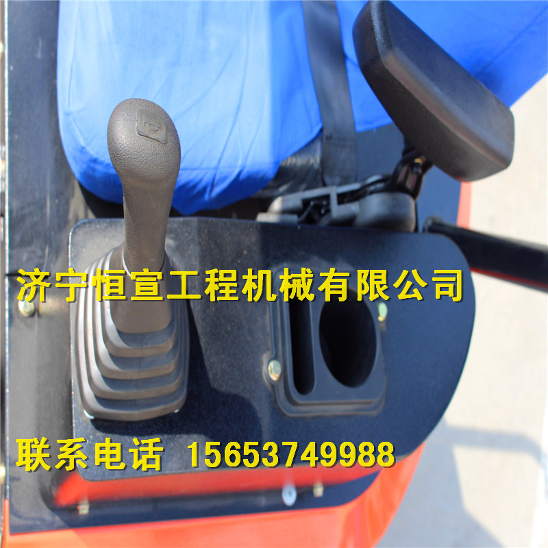 濟(jì)寧17挖掘機(jī)報價，小型全新液壓履帶挖掘機(jī) 山地坡地栽樹挖坑機(jī)圖片
