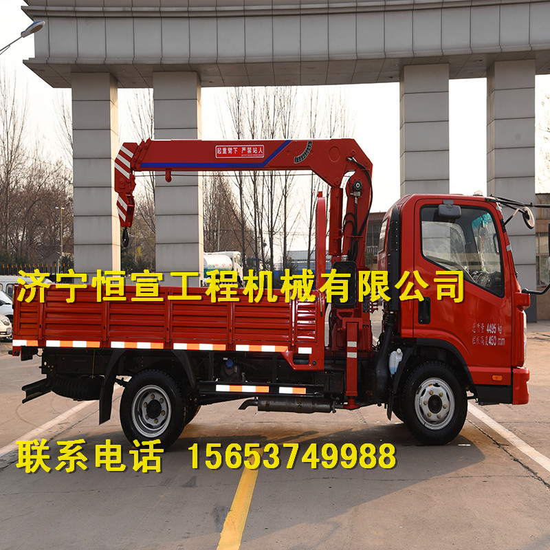 濟寧3.2噸凱馬紅色建筑隨車吊廠家直銷，工程機械起重隨車吊吊運設(shè)備 汽車底盤4S4隨車吊