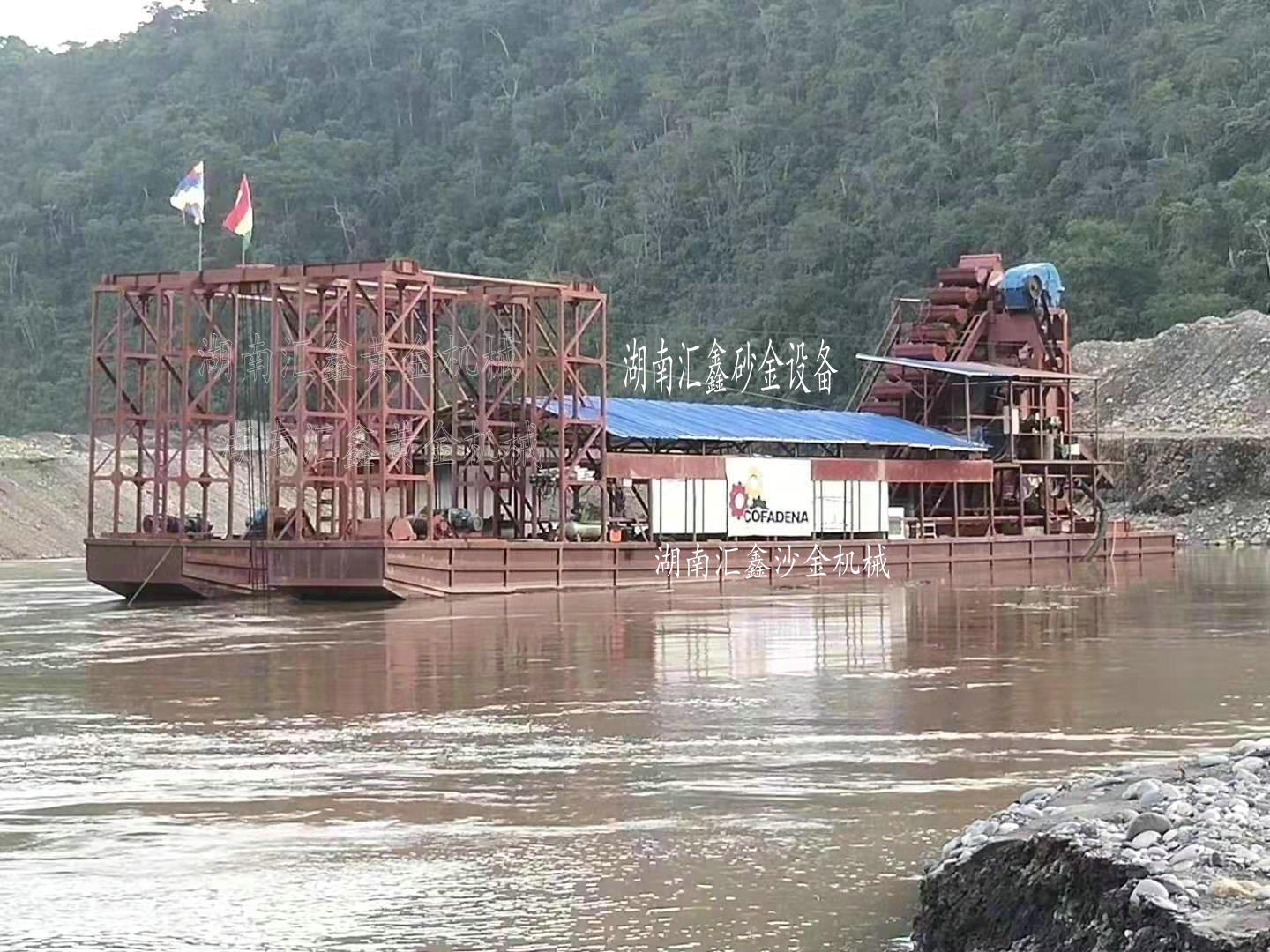 湖南挖金船廠家 國內(nèi)外挖金船廠家供應商 整套設備可以根據(jù)客戶要求設計定做 國內(nèi)外科學、新進、適用性強的砂金采礦兼選礦設備