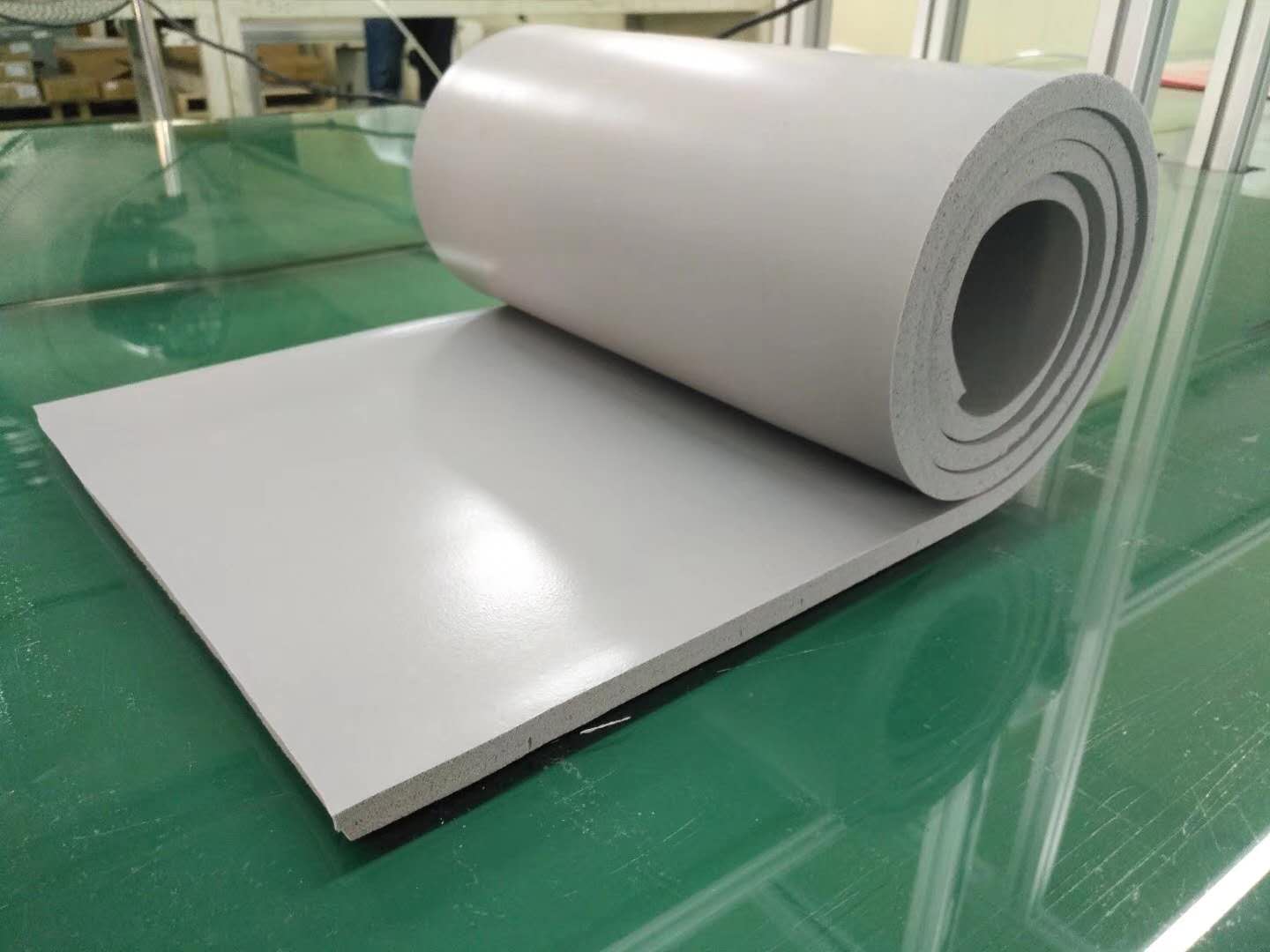 廠家可定制_ 雙組份硅膠卷材發(fā)泡機(jī)_/液態(tài)硅膠發(fā)泡機(jī)