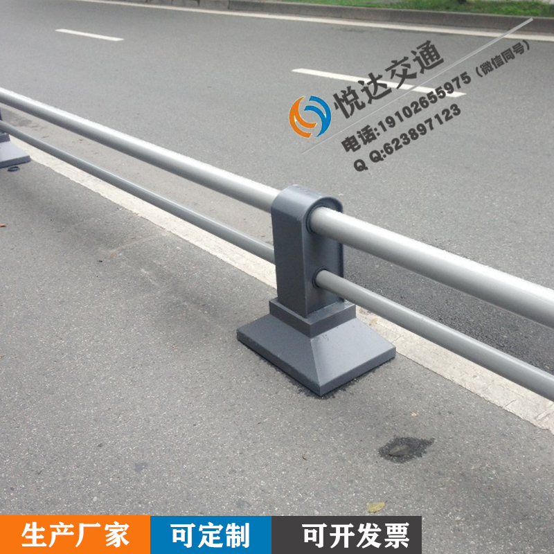 隔離欄 不銹鋼復(fù)合管機(jī)非道路中央馬市政交安通道路隔離欄隔離墩廠家貨源