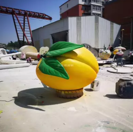 玻璃鋼桃子雕塑 仿真水果雕塑 肇慶玻璃鋼水果雕塑廠家 農(nóng)場景觀擺件