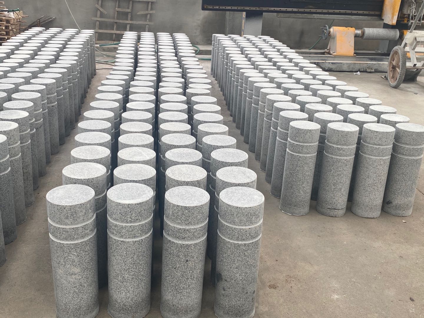 芝麻白圓球，圓柱