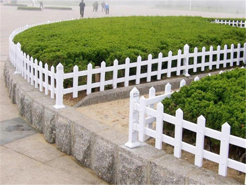 PVC草坪護(hù)欄園藝護(hù)欄塑鋼護(hù)欄