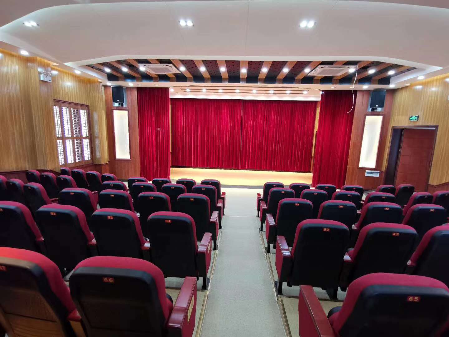 屹華廠(chǎng)家防火滌綸割絨背景幕布