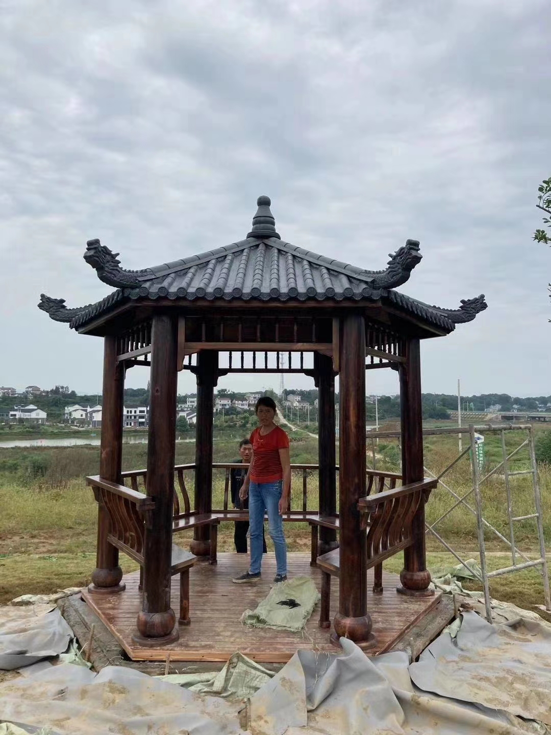 防腐木涼亭廠家，茅草亭子，湖邊亭子，廣場涼亭