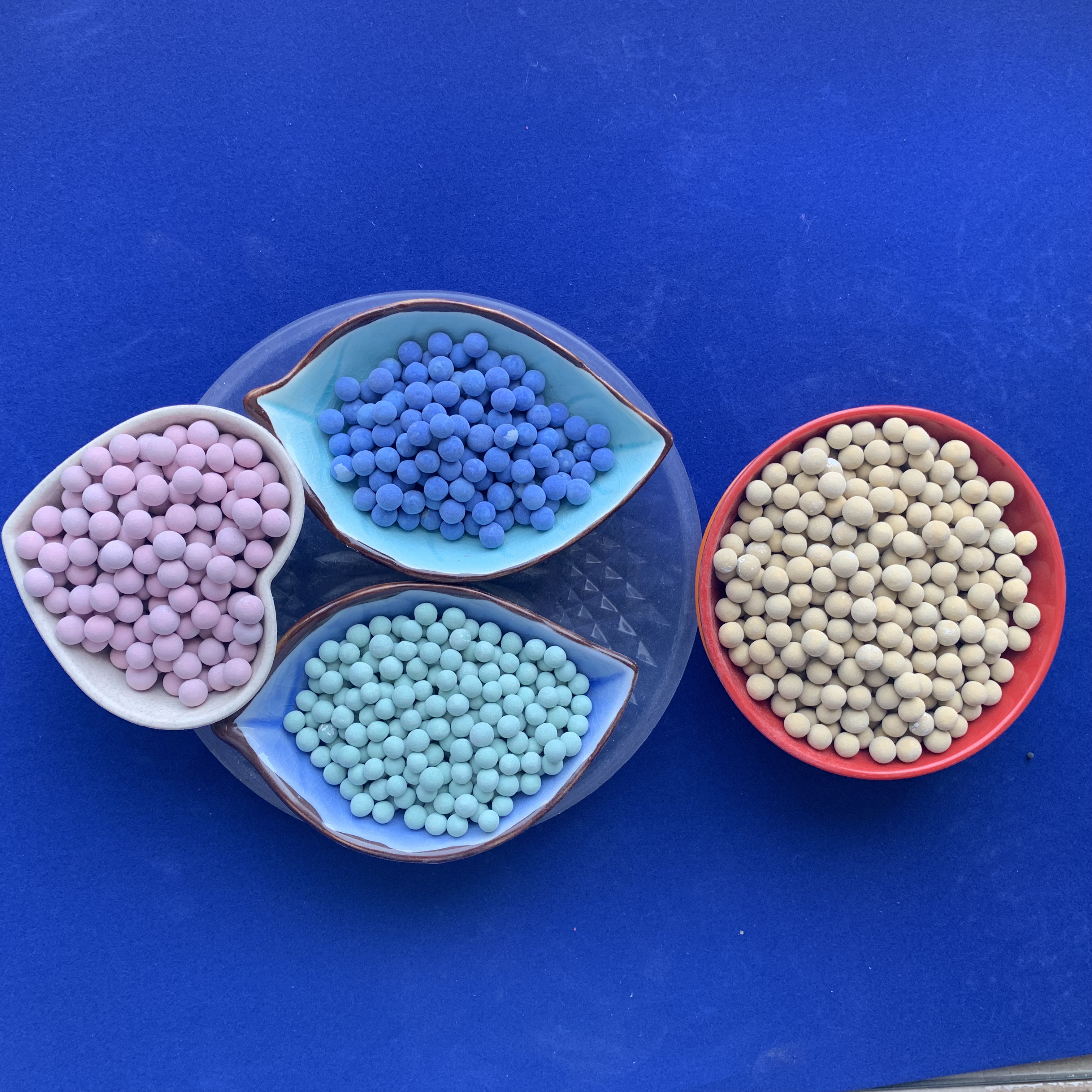 廠家供應過濾用陶瓷球 花灑用2-3mm電氣石球 電氣石能量球堿性大小可定制 電氣石陶瓷球