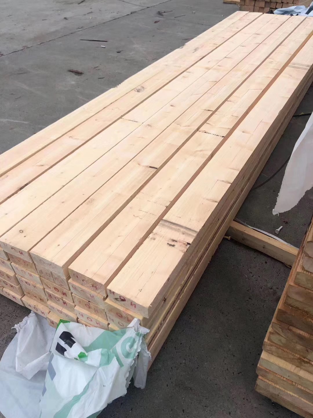 長沙市開福區(qū)華景木材樟子松防腐木加工廠