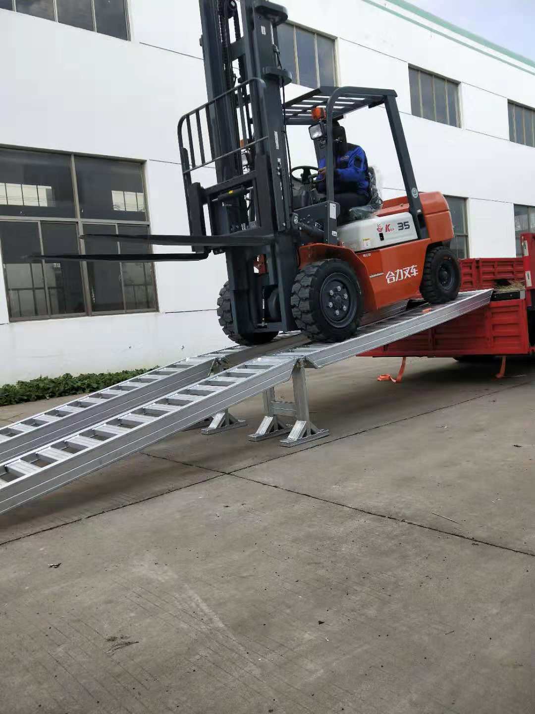 江西省供應(yīng)5-10噸定制裝卸車用加長加寬叉車鋁爬梯