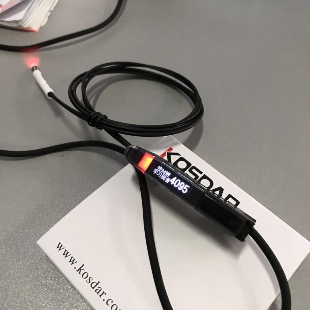 現(xiàn)貨KOSDAR數(shù)顯中文光纖放大器FX-300C光纖傳感器