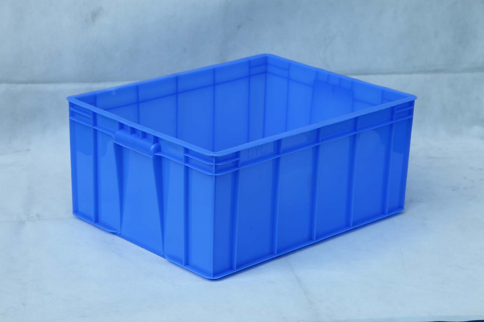 廠價直銷蘭色全新HDPE料分格塑料周轉(zhuǎn)箱生產(chǎn)廠家現(xiàn)貨供應(yīng)環(huán)保耐用