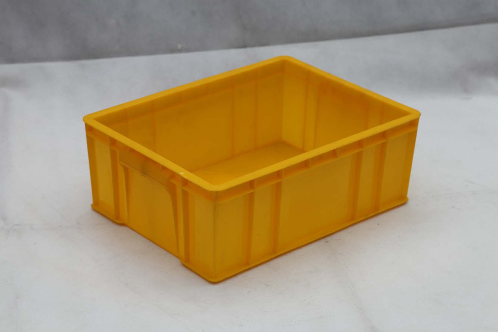 出廠價(jià)批發(fā)4號(hào)周轉(zhuǎn)箱各類塑料膠箱多種物料膠箱物流箱AAA級(jí)塑料制品