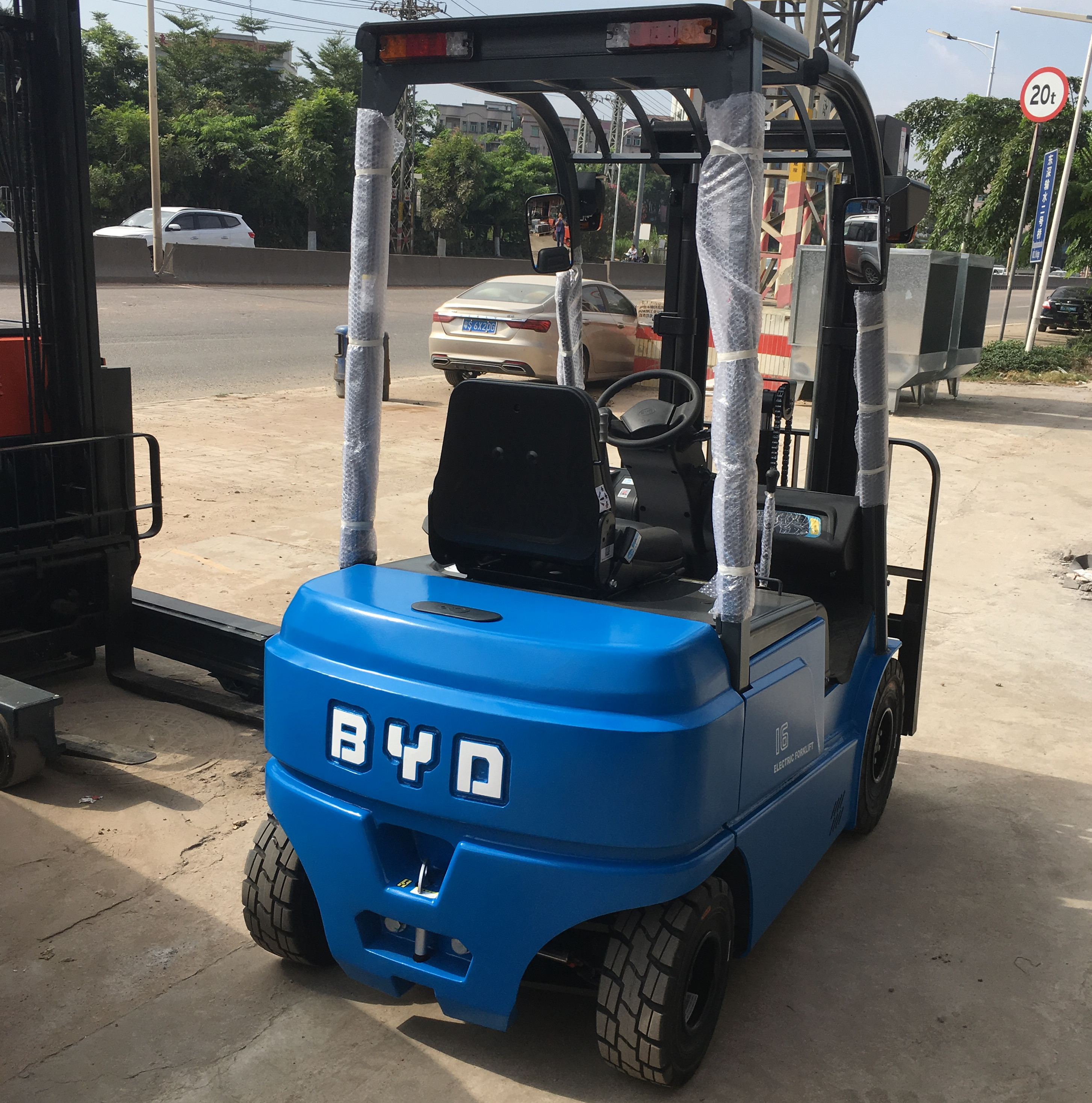 全新CPD16比亞迪鋰電池叉車(chē)