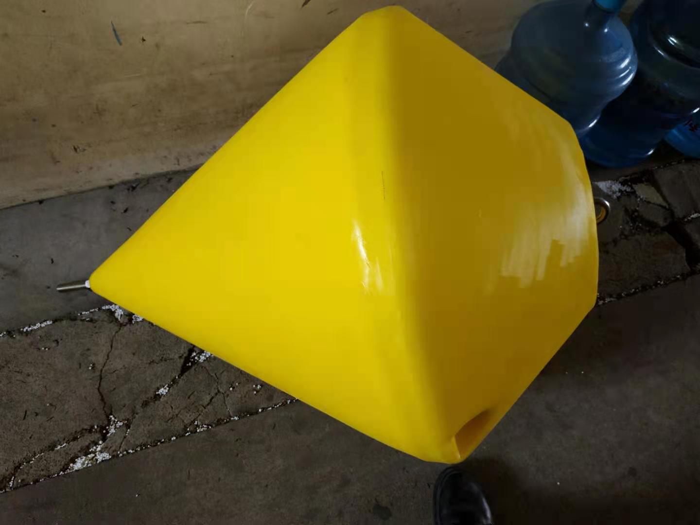 供應 海洋塑料浮標 保持航道平安 內河危險信號浮標